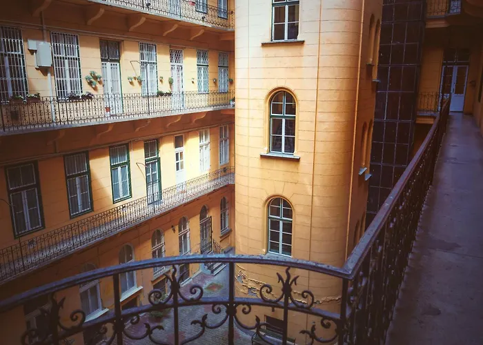 Jozsef Krt 3 Apartment - Near Corvin